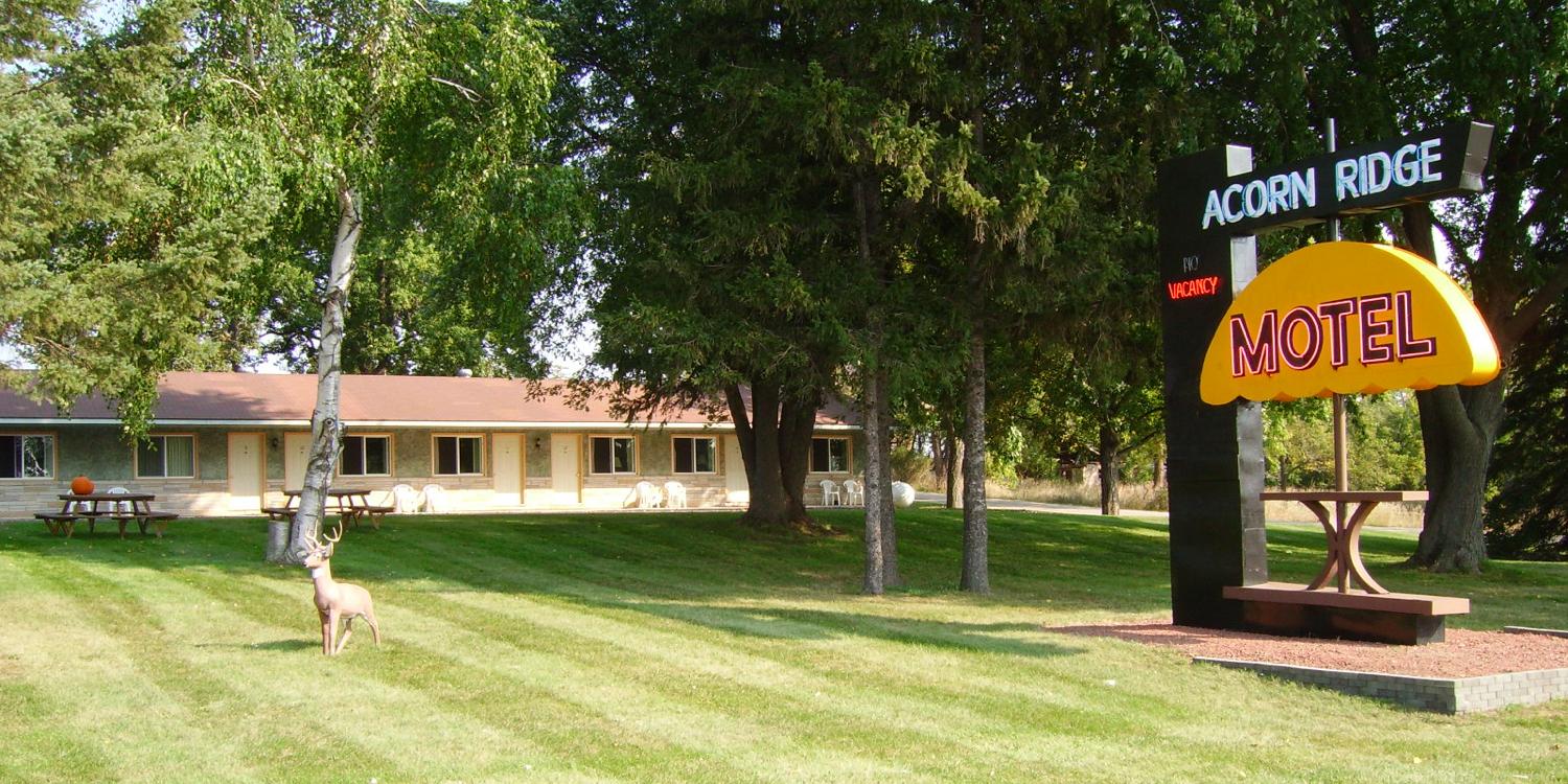 Green Lake, Wisconsin: Retro Rooms at Acorn Ridge Motel and Championship Golf Worth the Drive